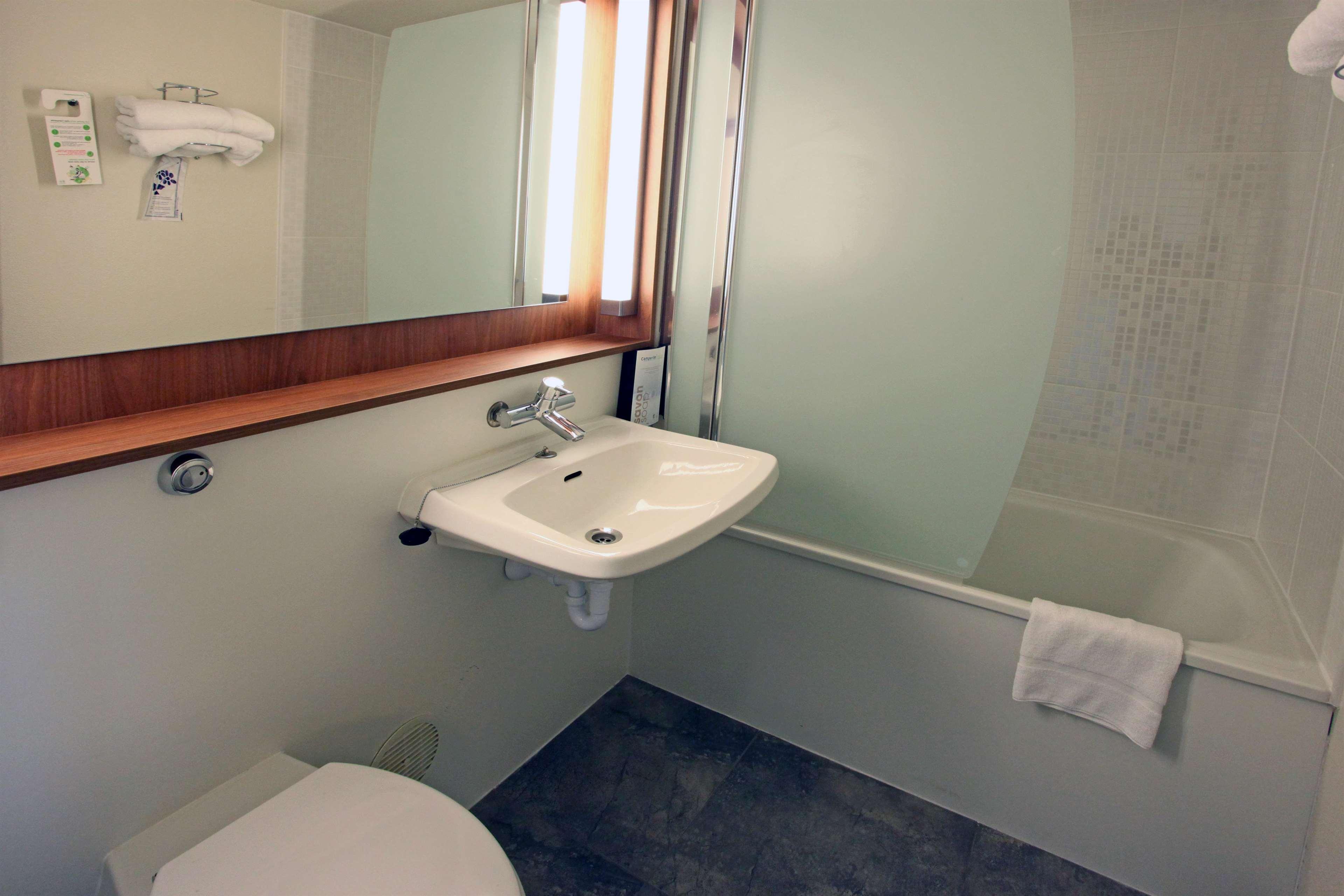 Campanile Angers Ouest - Beaucouze Otel Dış mekan fotoğraf