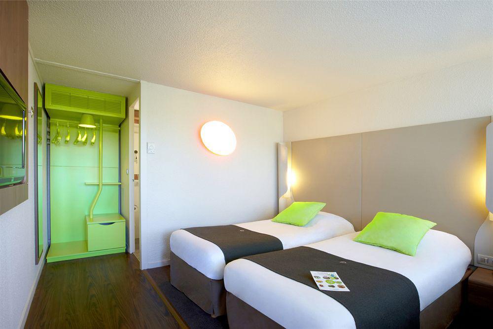 Campanile Angers Ouest - Beaucouze Otel Oda fotoğraf